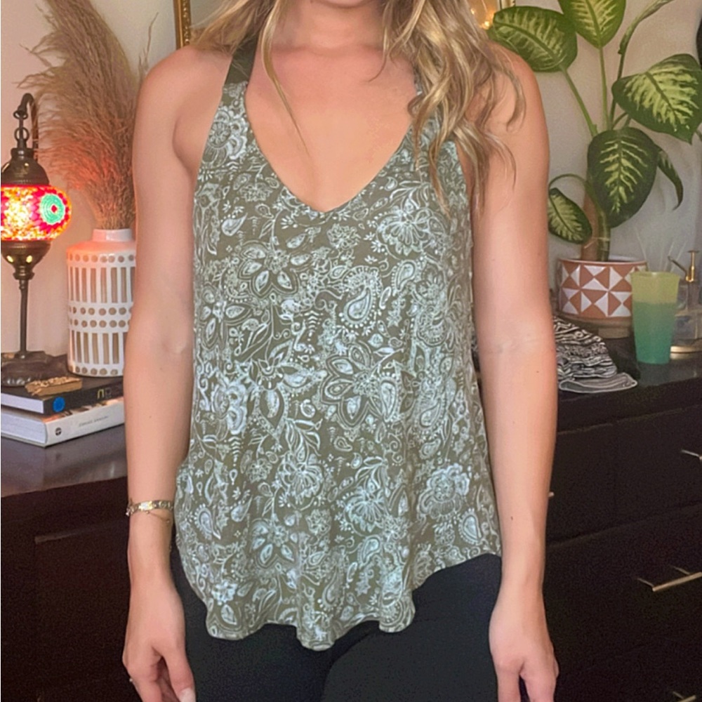 UO kimchi blue green paisley top size small